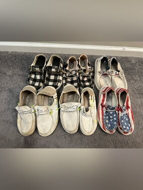 Bundle of Women’s Size 5 Hey Dudes.